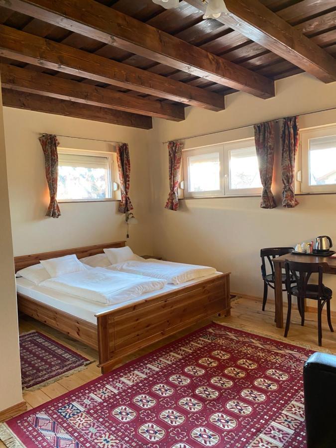 Aurora Panzio Bed & Breakfast Buk Exterior photo